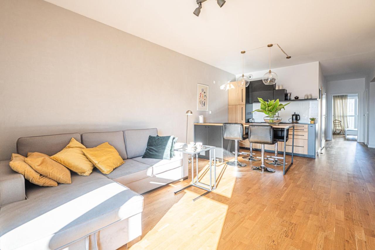 Krucza Apartment ~ Self Check-In 24H ~ Parking And Lift วรอตซวาฟ ภายนอก รูปภาพ